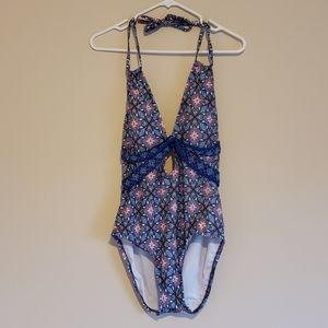 Coastal Zone by Jantzen Ladies Peekaboo Swimsuit Large